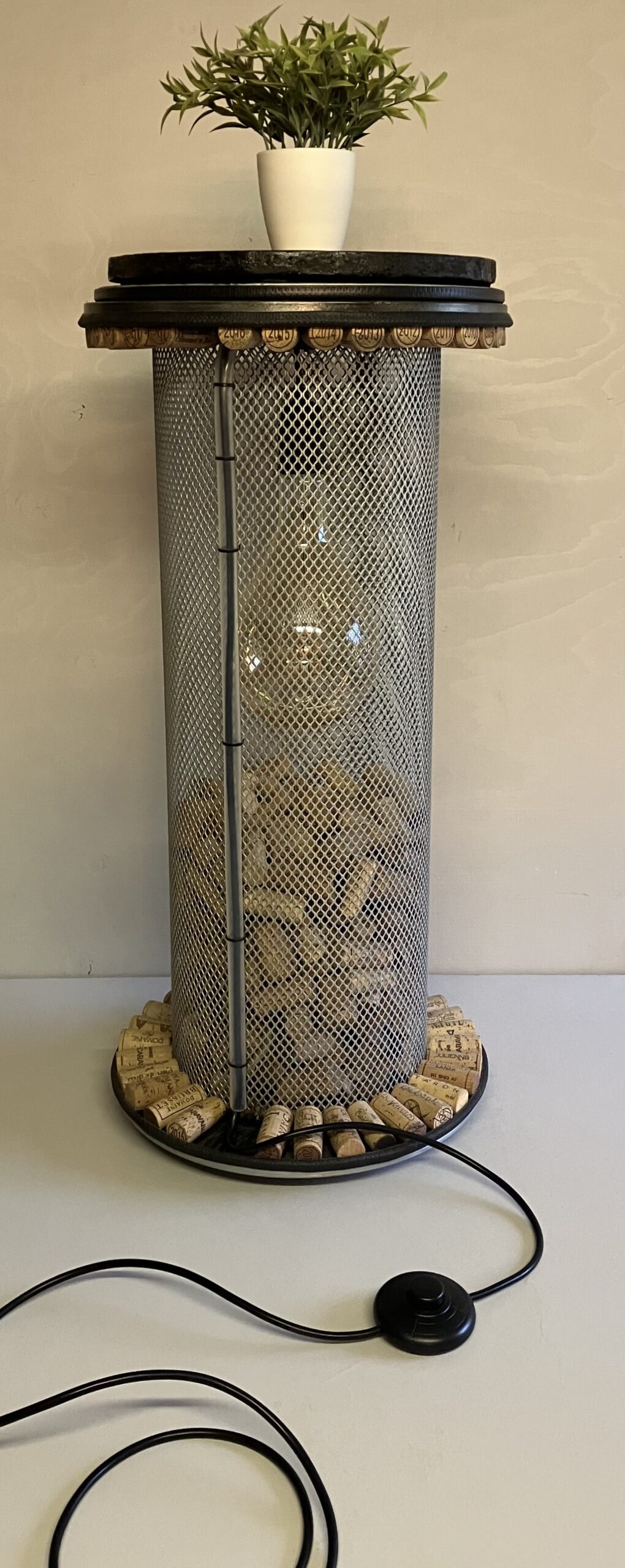 You are currently viewing Patron Standerlampe ( Limited-Edition ) Nr. 117